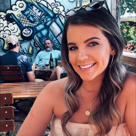 Meet your Posher, Ansley - Picture 2 of 4